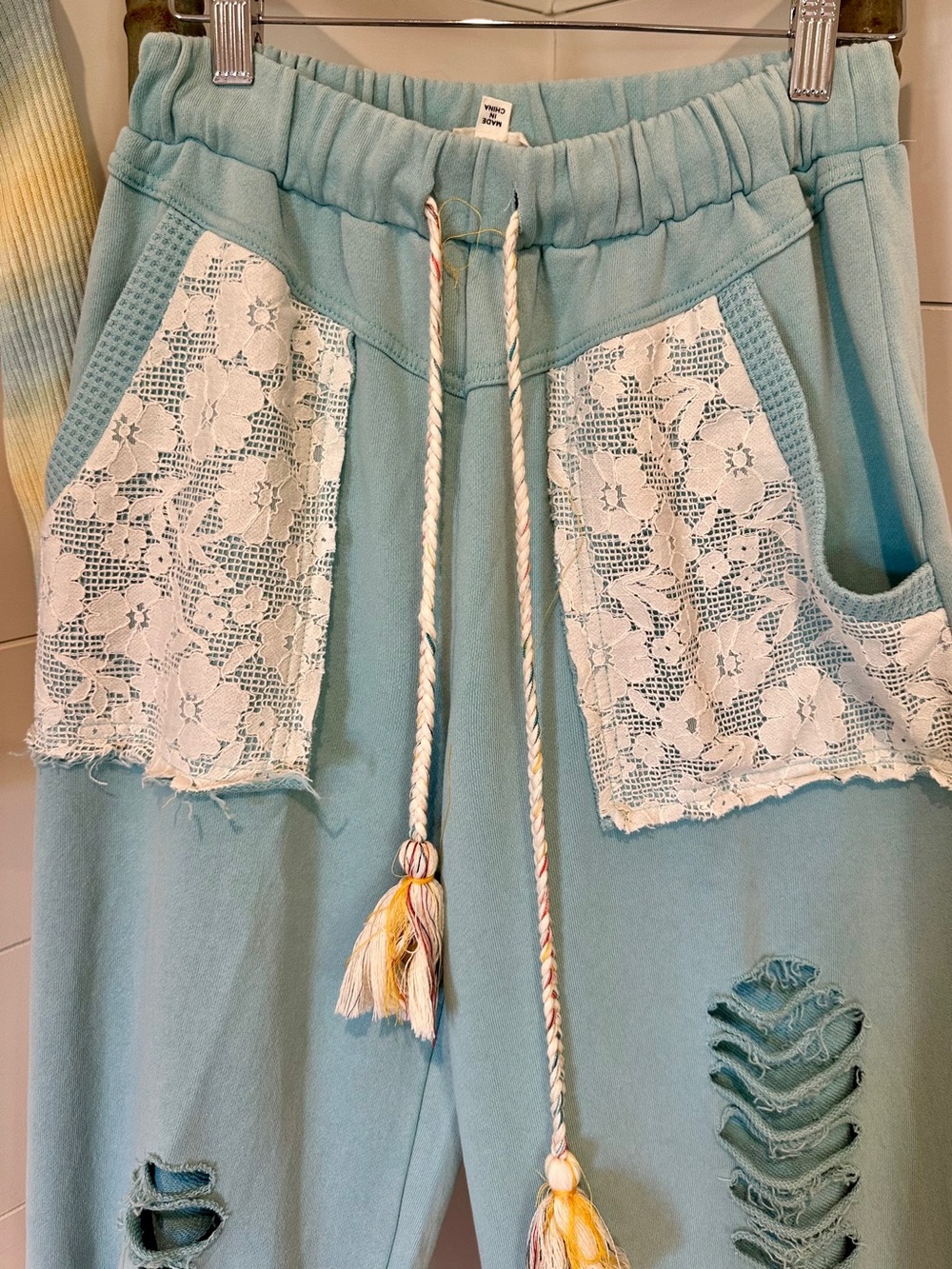 NEW curated SET: POL AQUA Distressed Lace Pocket Joggers & off shoulder top - Picture 2 of 7